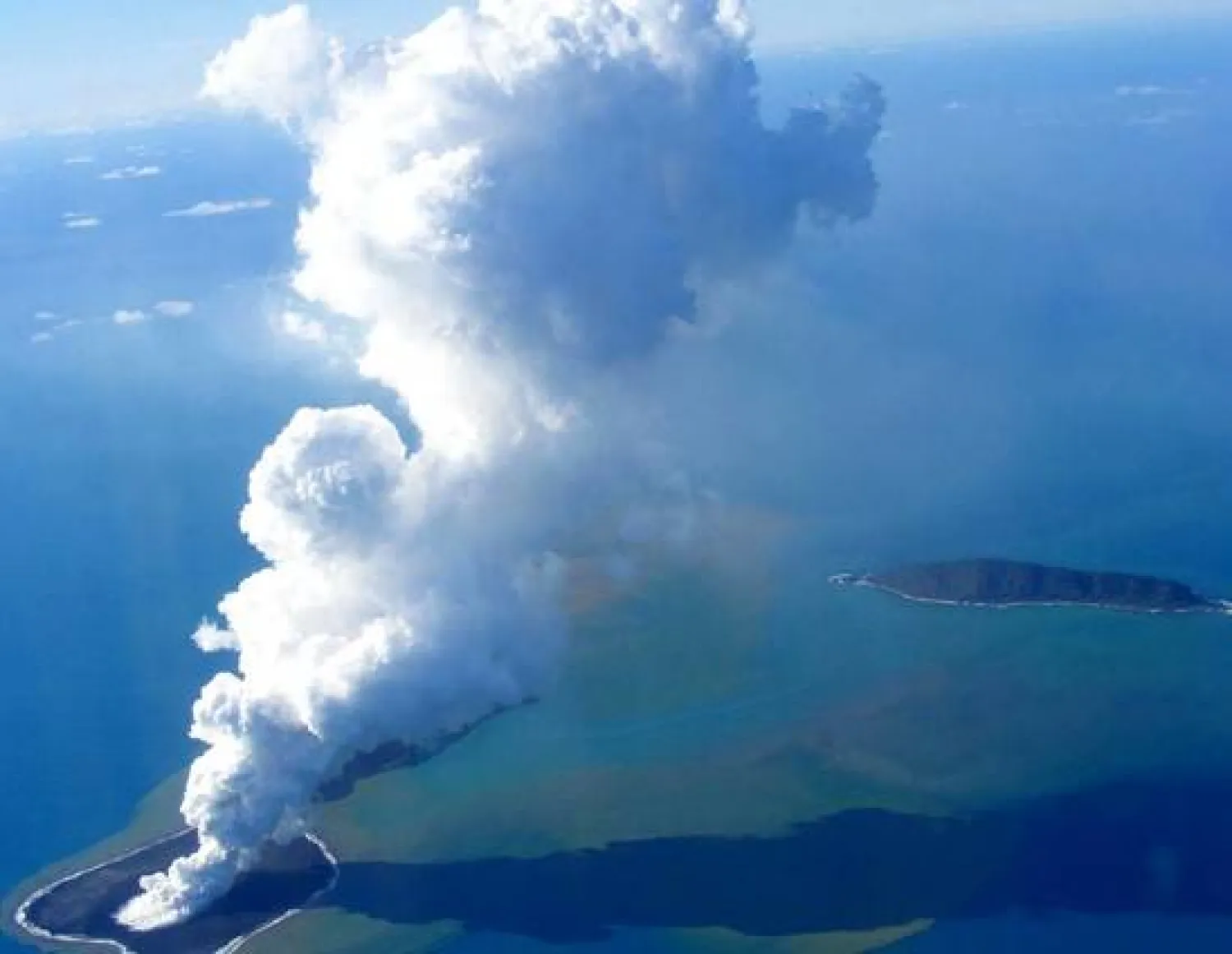 سحابة بلازمة جرّاء ثوران بركان تبلغ الفضاء الكوني!