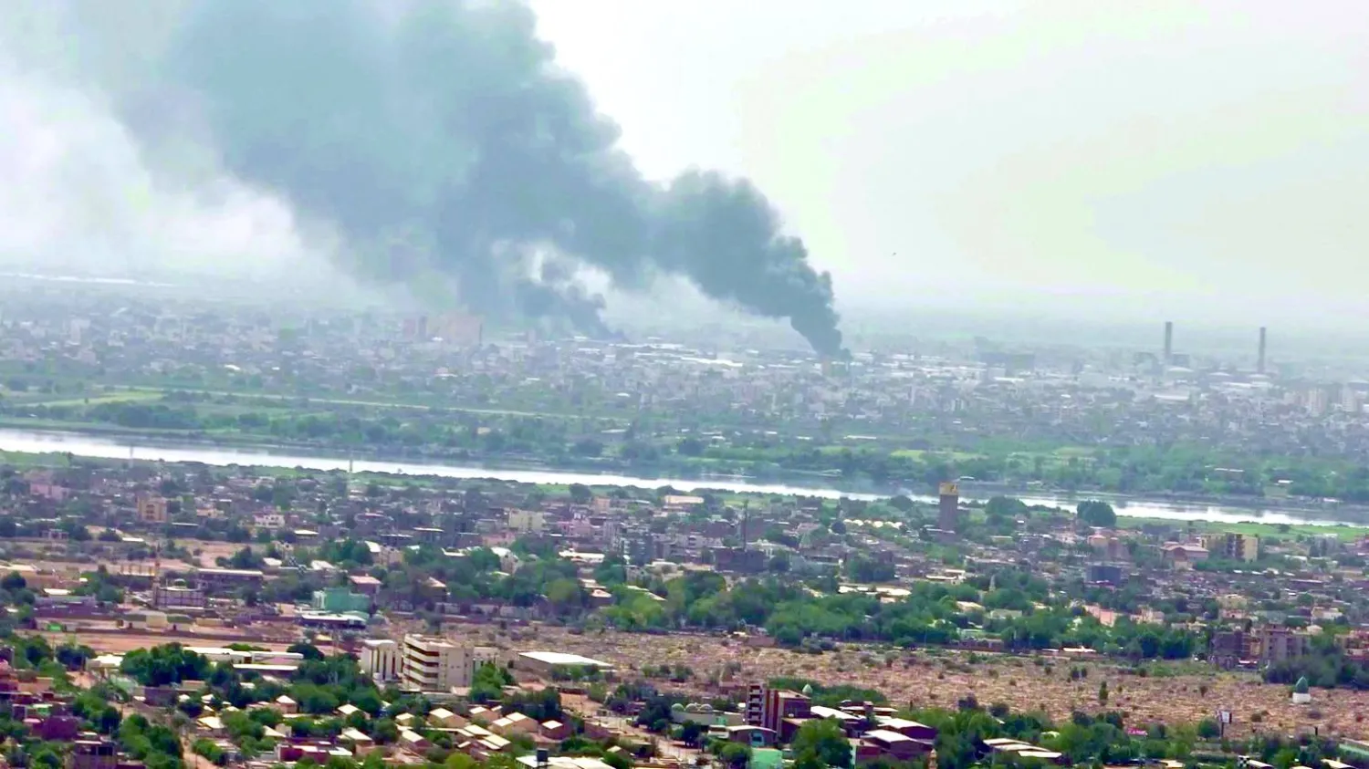 مشهد من المعارك التي شهدتها العاصمة السودانية (رويترز)