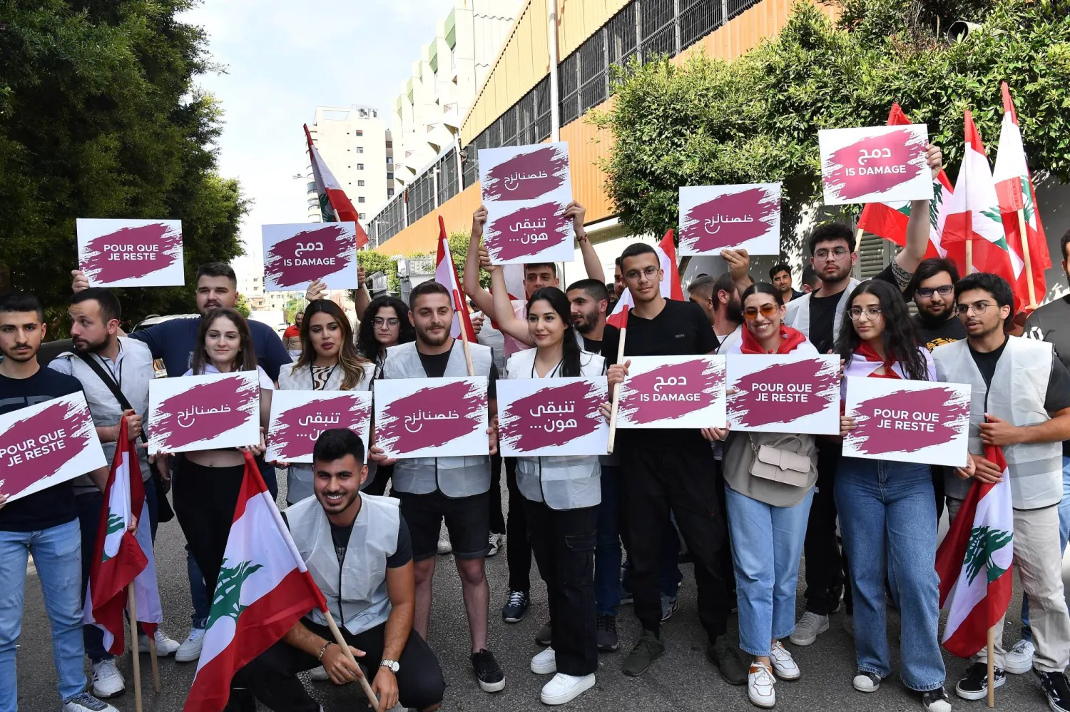 مناصرون لأحد الأحزاب اللبنانية يعتصمون قبل أيام للمطالبة بمعالجة قضية النزوح السوري (إي بي إيه)