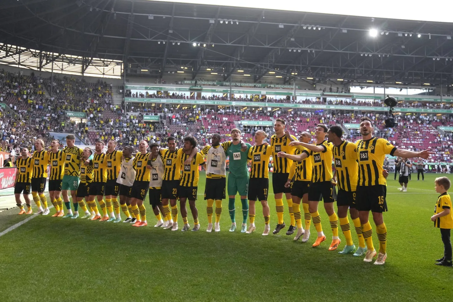 لاعبو دورتموند على بعد 90 دقيقة من التتويج باللقب الالماني (أ.ب)