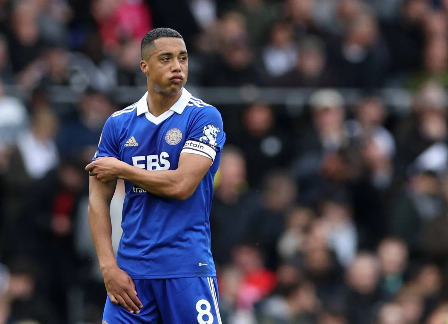 بحسب التقارير فإن نيوكاسل يستهدف التعاقد مع تيلمانس لاعب ليستر سيتي (رويترز)