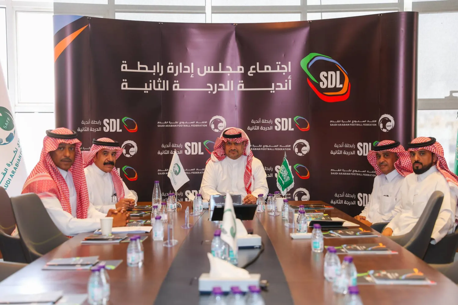 جانب من اجتماع مجلس إدارة «رابطة دوري الدرجة الثانية السعودي» (الشرق الأوسط)