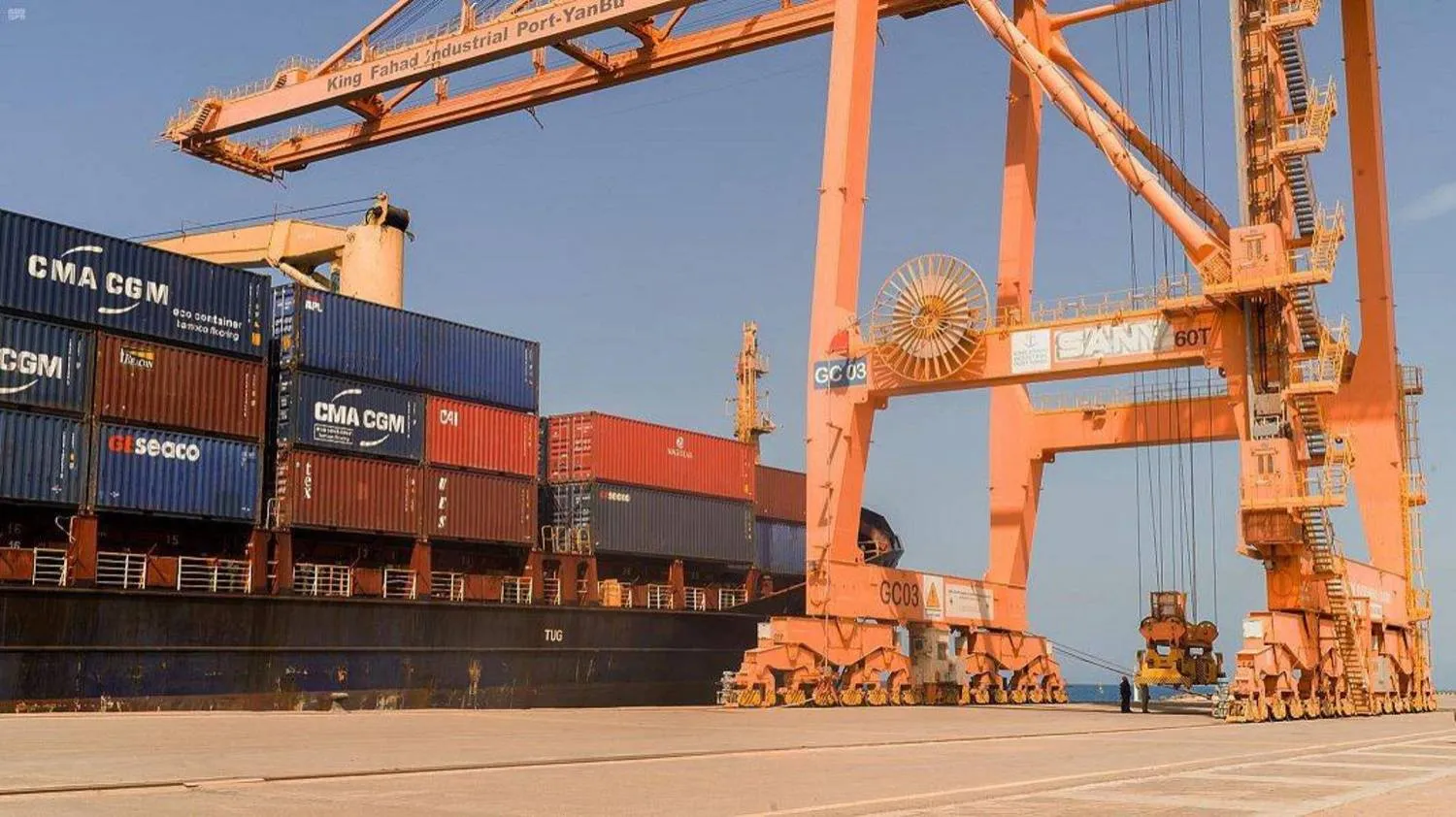  Container shipping operations at King Fahd Industrial Port in Yanbu (western Saudi Arabia) (Asharq Al-Awsat)