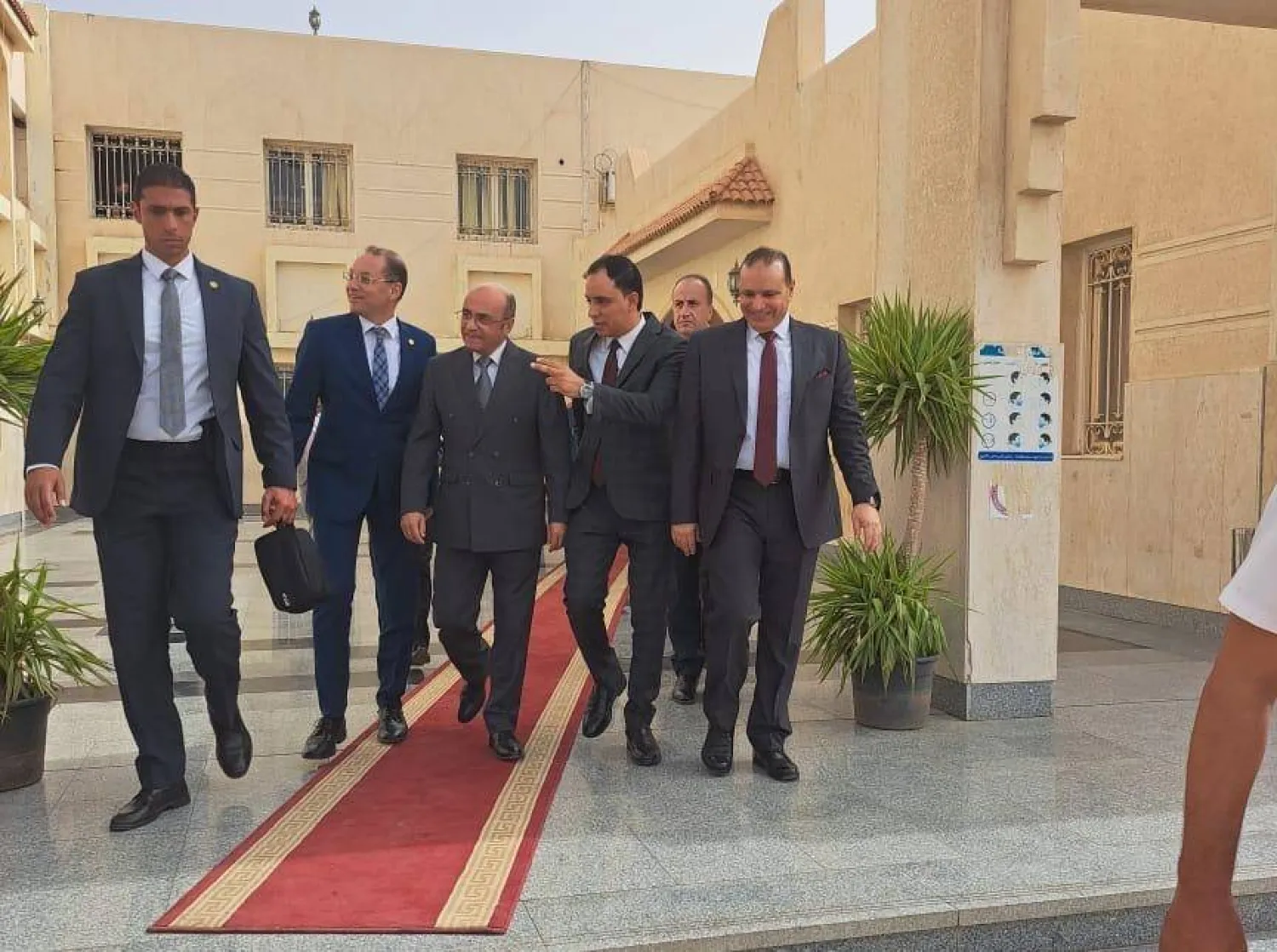 من حفل افتتاح مكتب توثيق «زواج الأجانب» في شرم الشيخ (صفحة محافظة جنوب سيناء على «فيسبوك»)