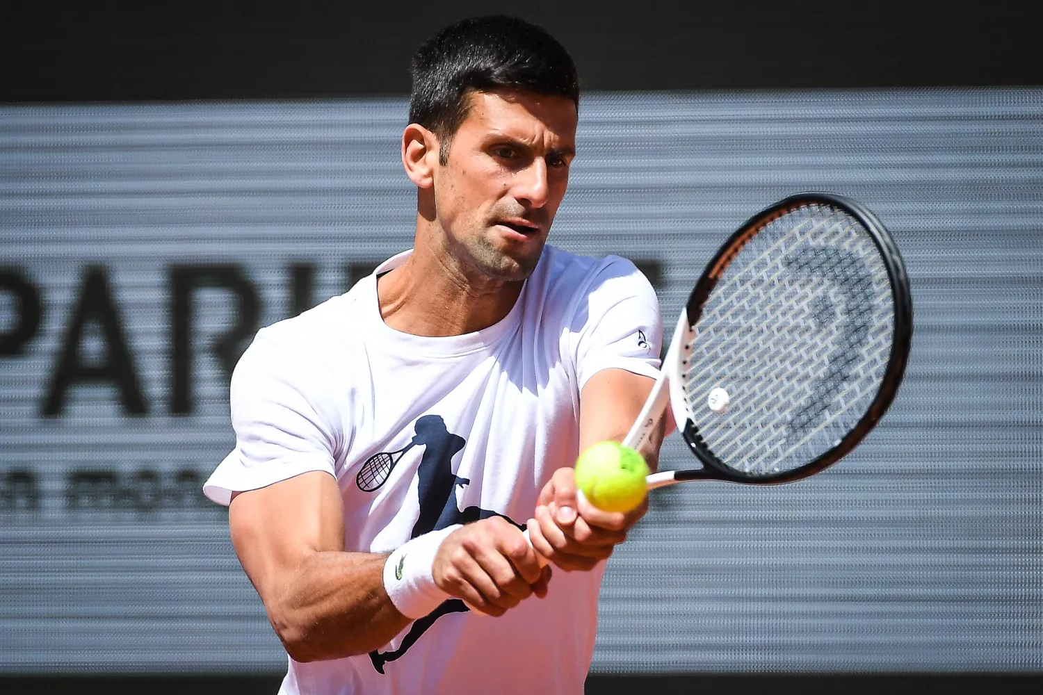 ديوكوفيتش مازحاً: أشعر بالارتياح بعد انسحاب نادال (د.ب.أ)