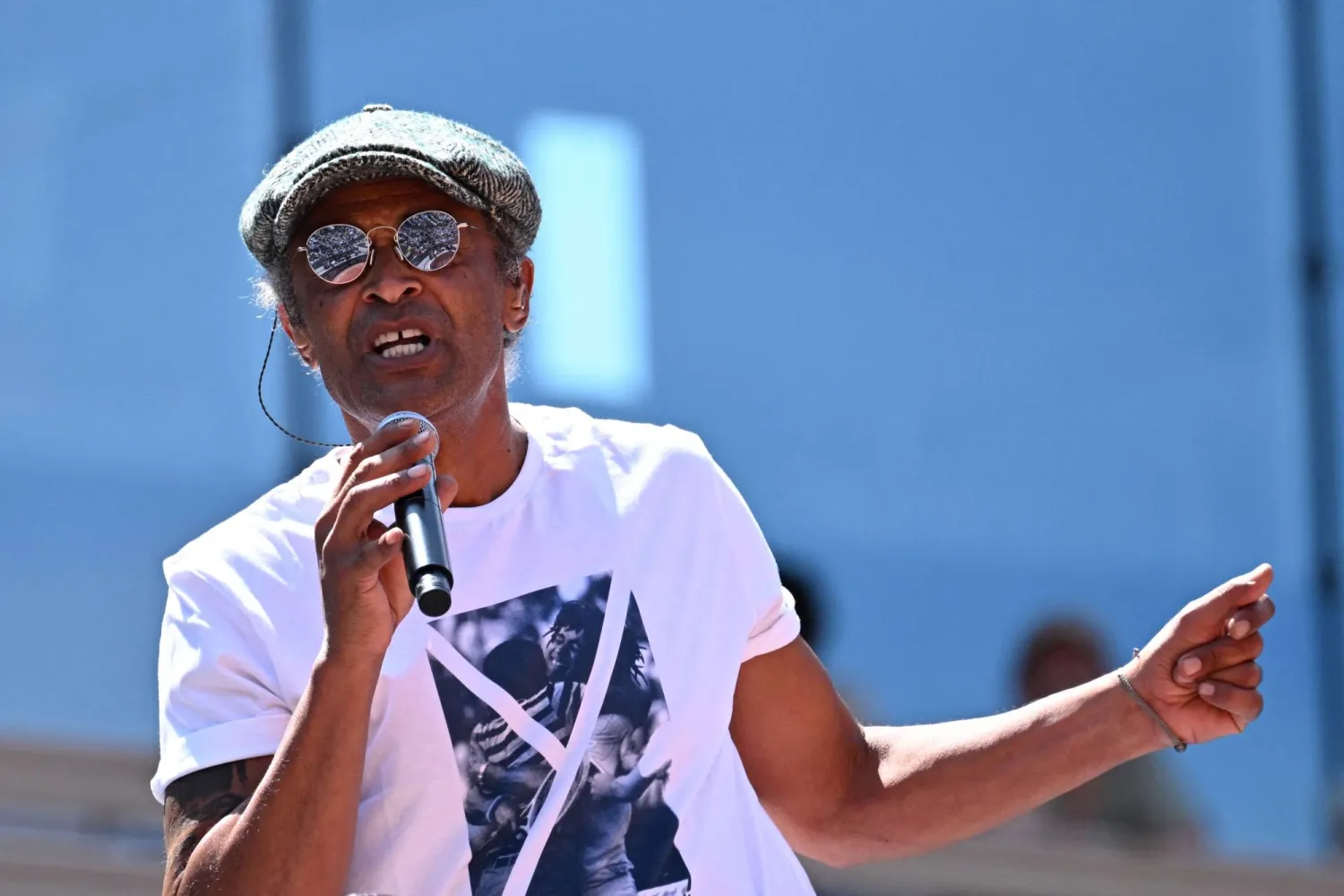 الفرنسي يانيك نواه الفائز باللقب في 1983 وجّه نصيحة للشبان (أ.ف.ب)