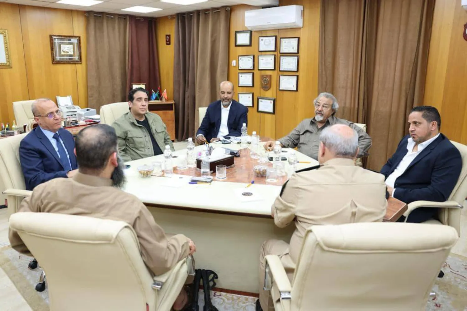 المجلس الرئاسي الليبي مجتمعاً مع أجهزته الأمنية (المجلس)