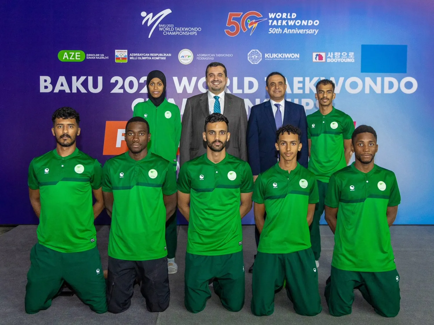 الأمير فهد بن جلوي خلال لقائه بلاعبي المنتخب السعودي (الأولمبية السعودية)