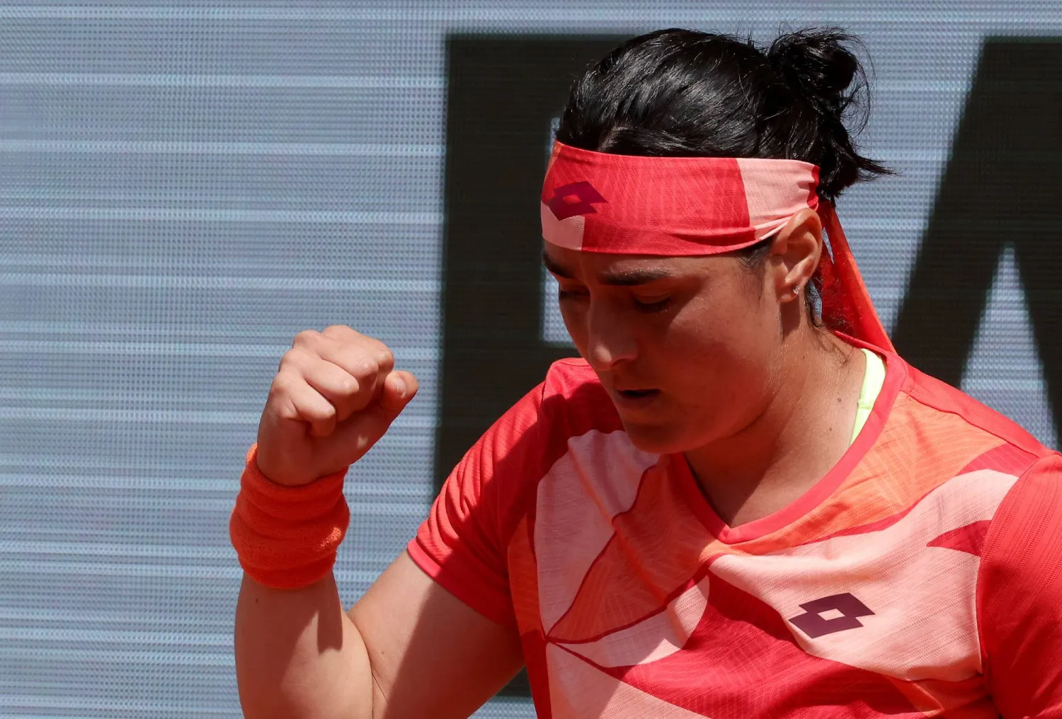 أُنس جابر تألقت بالفوز في بطولة رولان غاروس (إ.ب.أ)