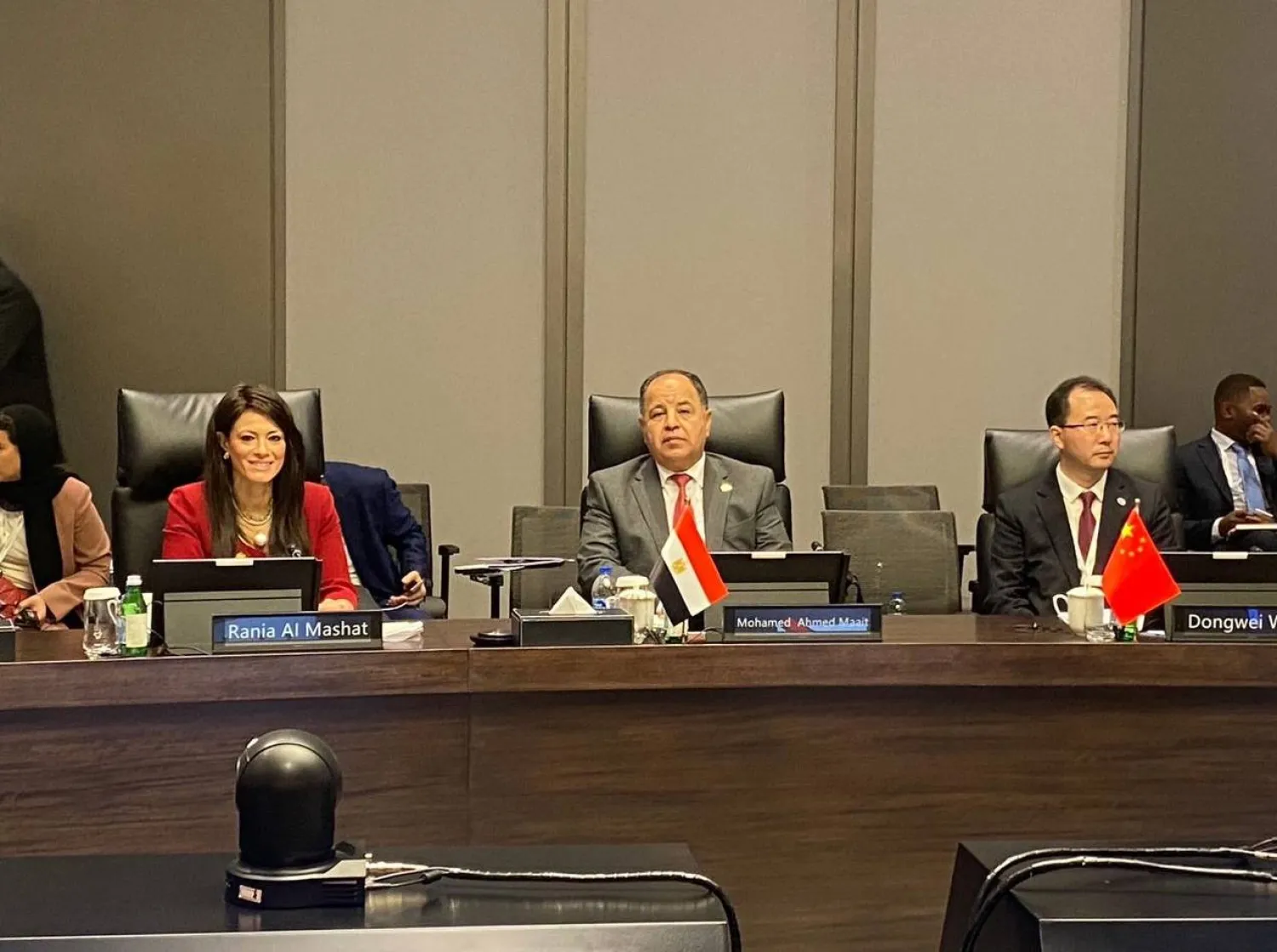 وزير المالية محمد معيط ووزيرة التعاون الدولي رانيا المشاط خلال تمثيلهما مصر في اجتماعات «بنك التنمية الجديد» في الصين (الشرق الأوسط)