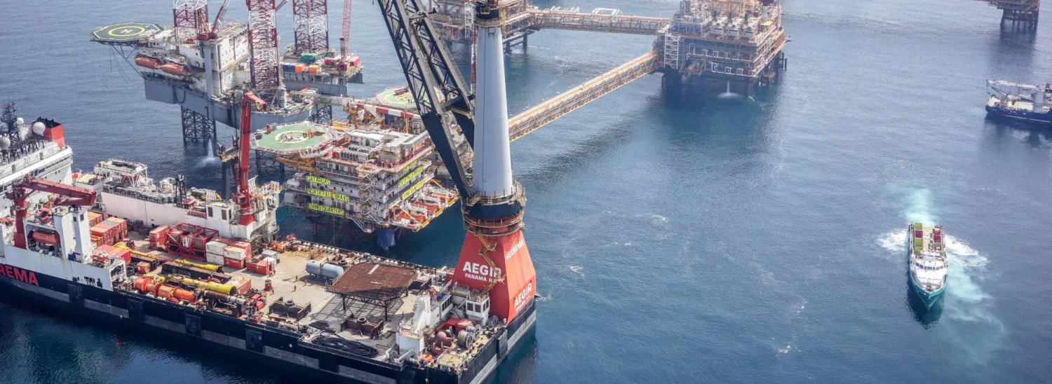 حقل بحري للغاز يحتوي على سفينة إسالة تابع لشركة «قطر للطاقة» (من موقع شركة قطر للطاقة)