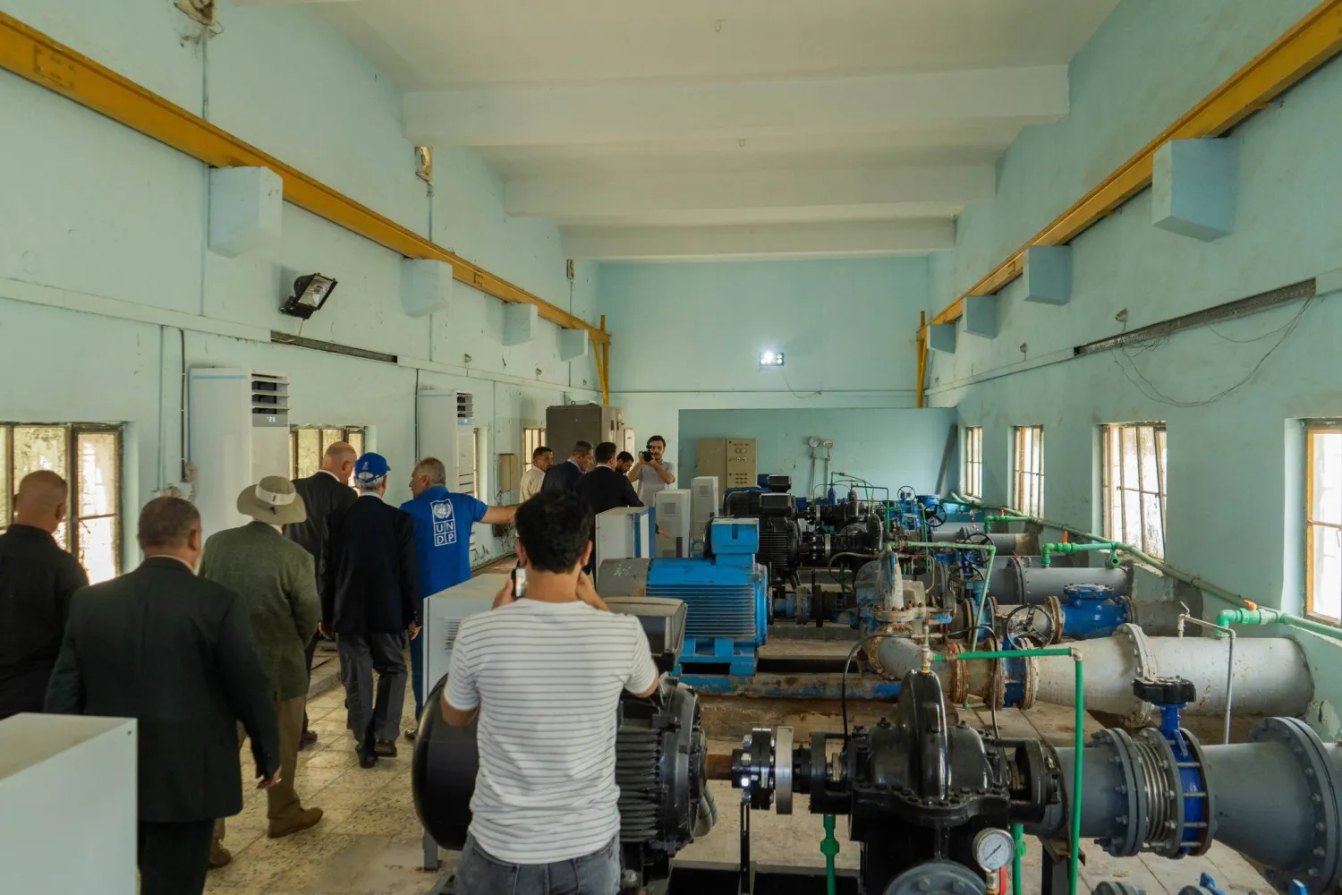 صور من صفحة برنامج الأمم المتحدة الإنمائي في فيسبوك لافتتاح مجمع الحسين في البصرة