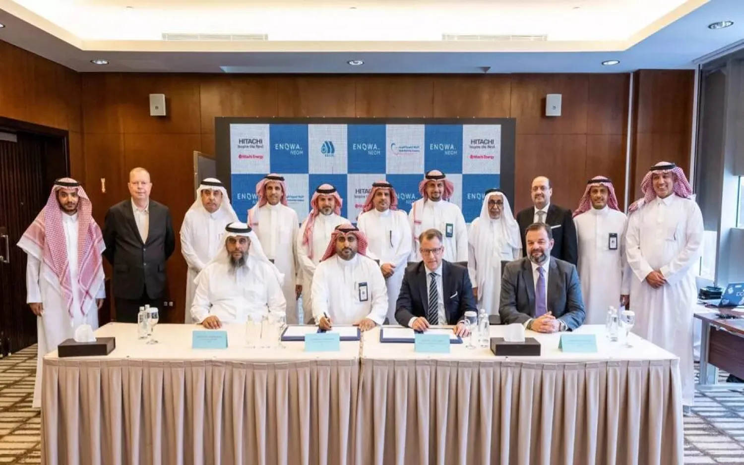 جانب من حفل توقيع اتفاقية مشروع محطات التحويل للنقل بالتيار الكهربائي المستمر (الشرق الأوسط)