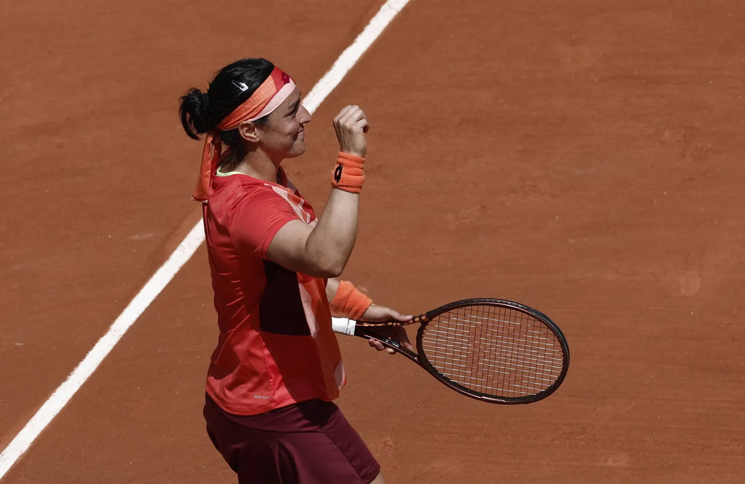 Tennis - French Open - Roland Garros, Paris, France - May 30, 2023 Tunisia's Ons Jabeur celebrates winning her first round match against Italy's Lucia Bronzetti REUTERS/Benoit Tessier