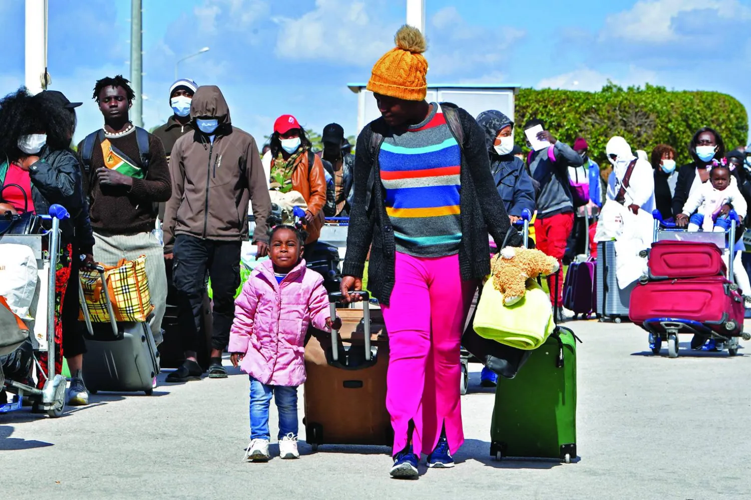 مهاجرون يغادرون تونس  (أ.ف.ب)