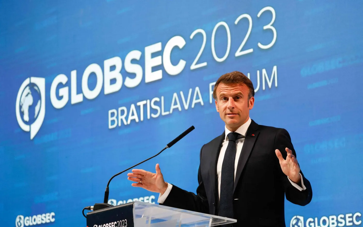 الرئيس الفرنسي في منتدى «غلوبسيك» في براتيسلافا (أ.ف.ب)