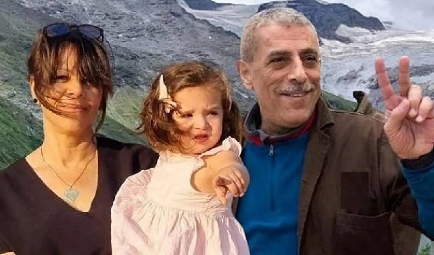 صورة متداولة للأسير وليد دقة وزوجته وطفلته