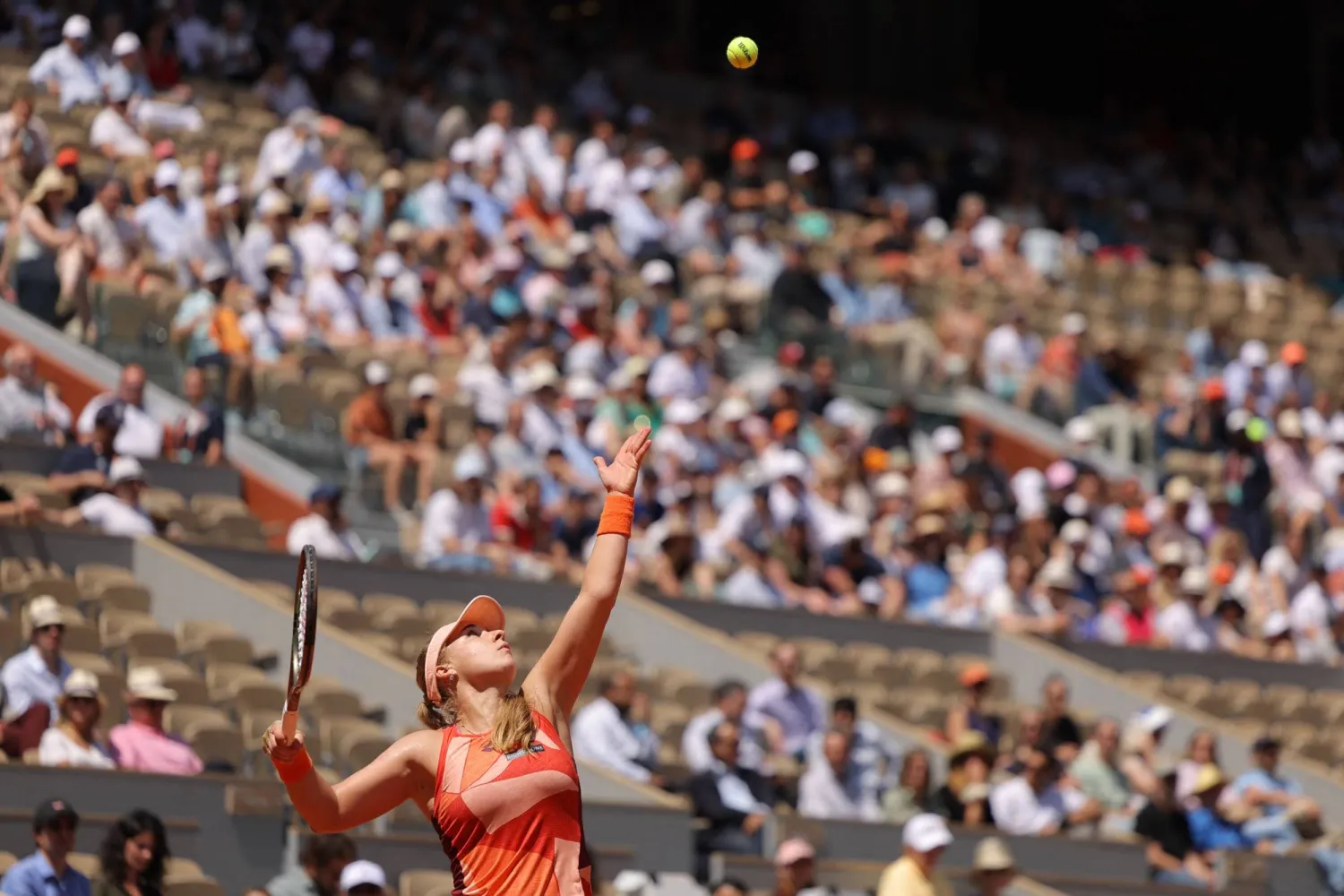 النجمة الروسية استغلت الفرصة التاسعة لحسم المباراة التي استغرقت نحو ثلاث ساعات (أ.ف.ب)