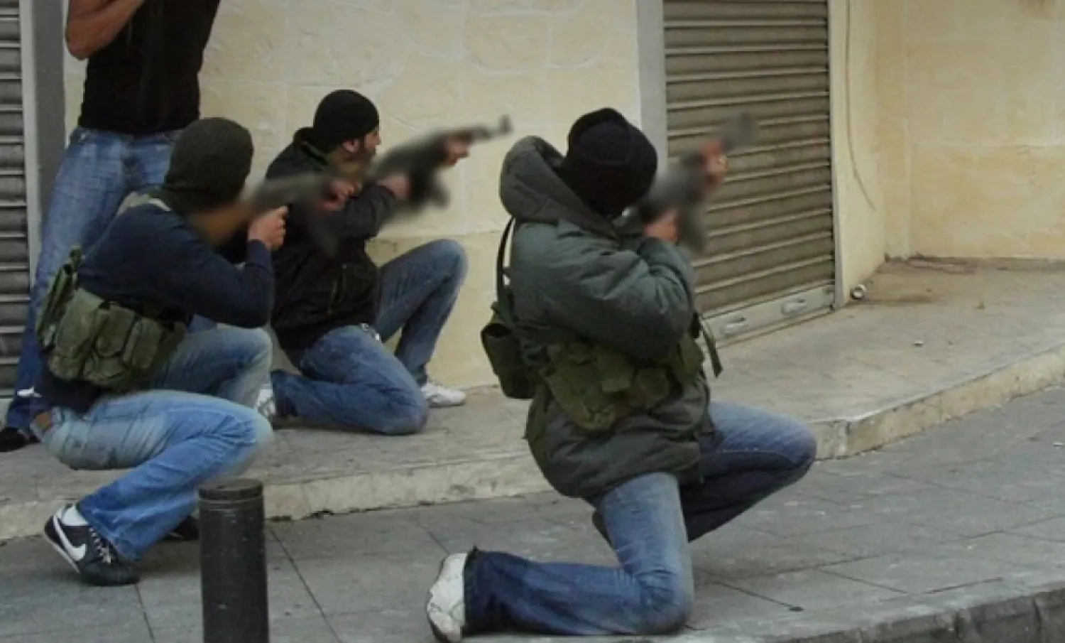 صورة نشرها موقع «القوات اللبنانية» لمسلحين وسط بيروت في 7 مايو