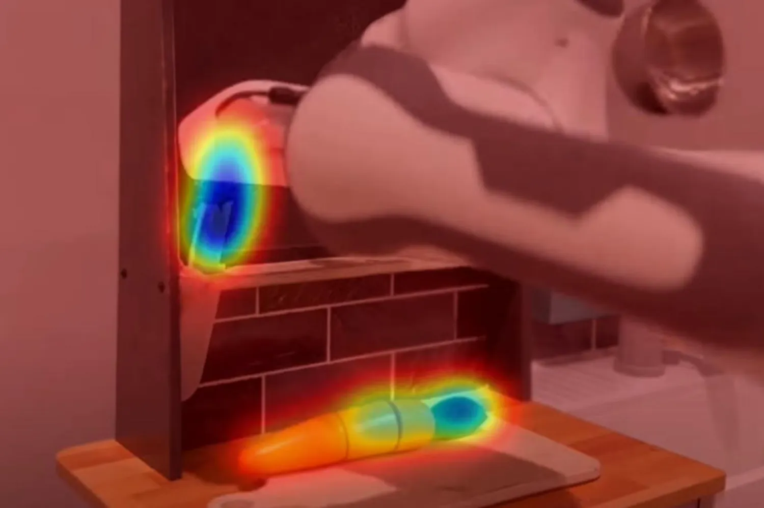 Carnegie Mellon Üniversitesi'nin ev işlerini nasıl yapacağını öğrenen bir robotu gösteren videosundan bir ekran görüntüsü (Shikhar Bahl/Carnegie Mellon Üniversitesi)