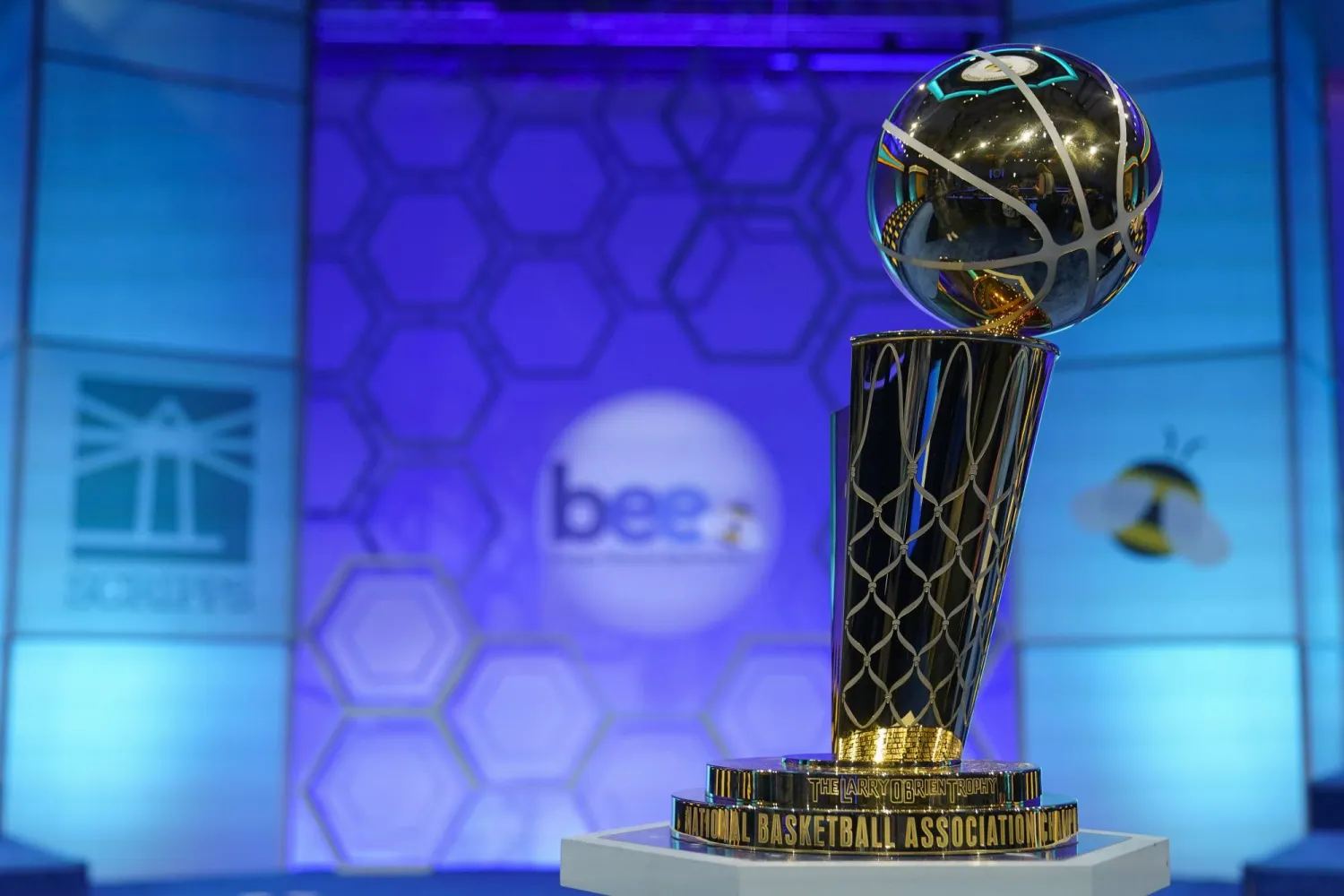 كأس دوري كرة السلة الأميركي للمحترفين ينتظر الفائز من بين ناغتس و ميامي هيت (اب)