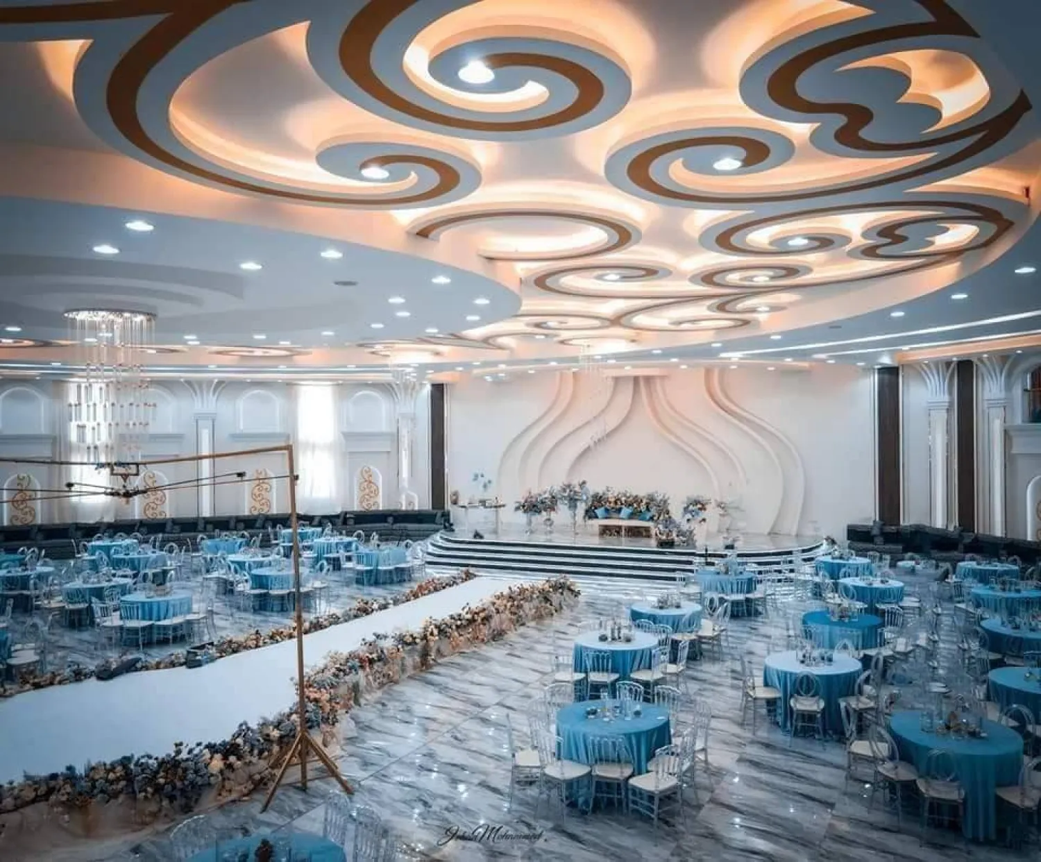 قاعة للمناسبات في صنعاء يملكها عناصر حوثيون (فيسبوك)