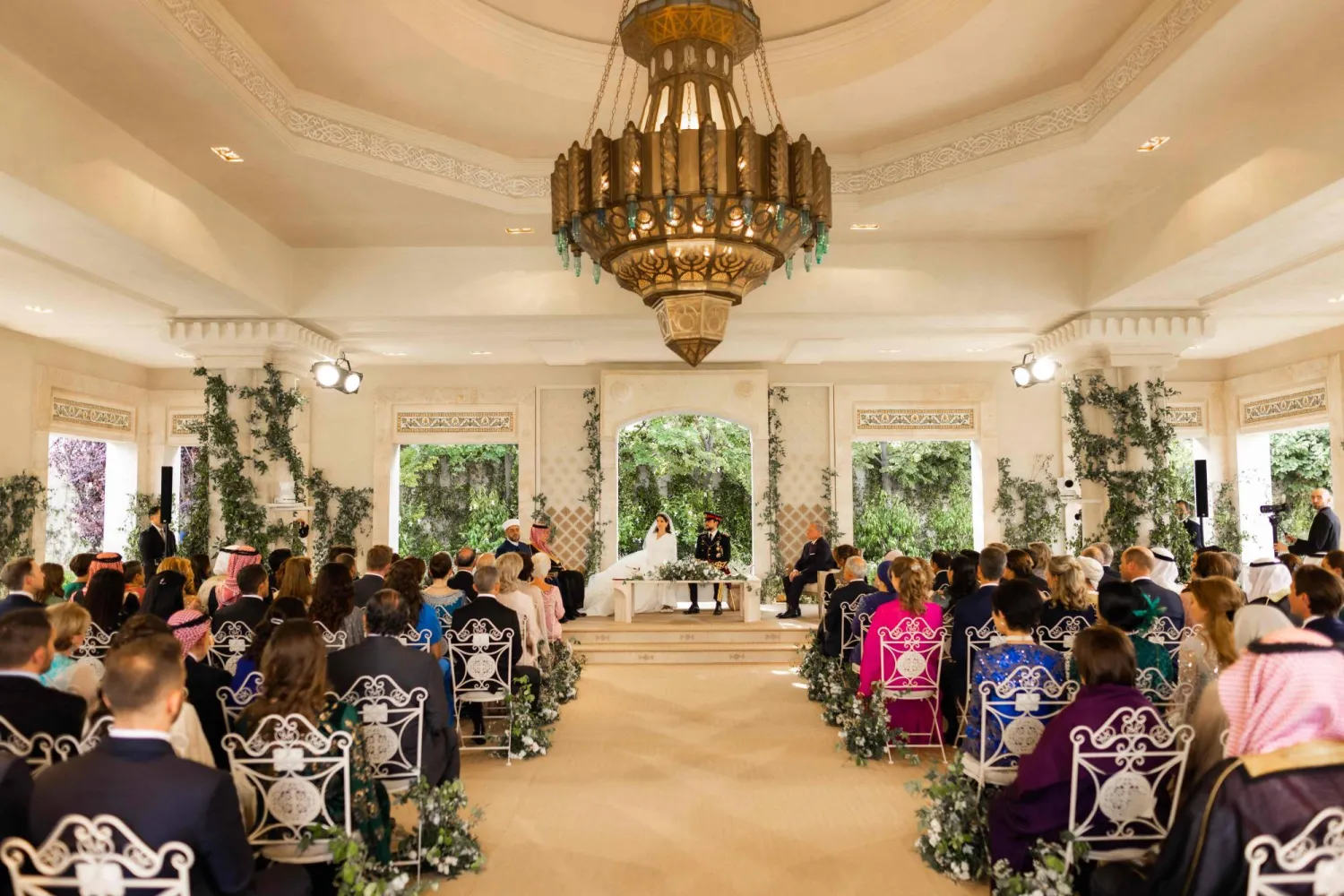 Ürdün Veliaht Prensi, gelini ve üst düzey misafirleri nikah töreninde (Ürdün Kraliyet Mahkemesi)