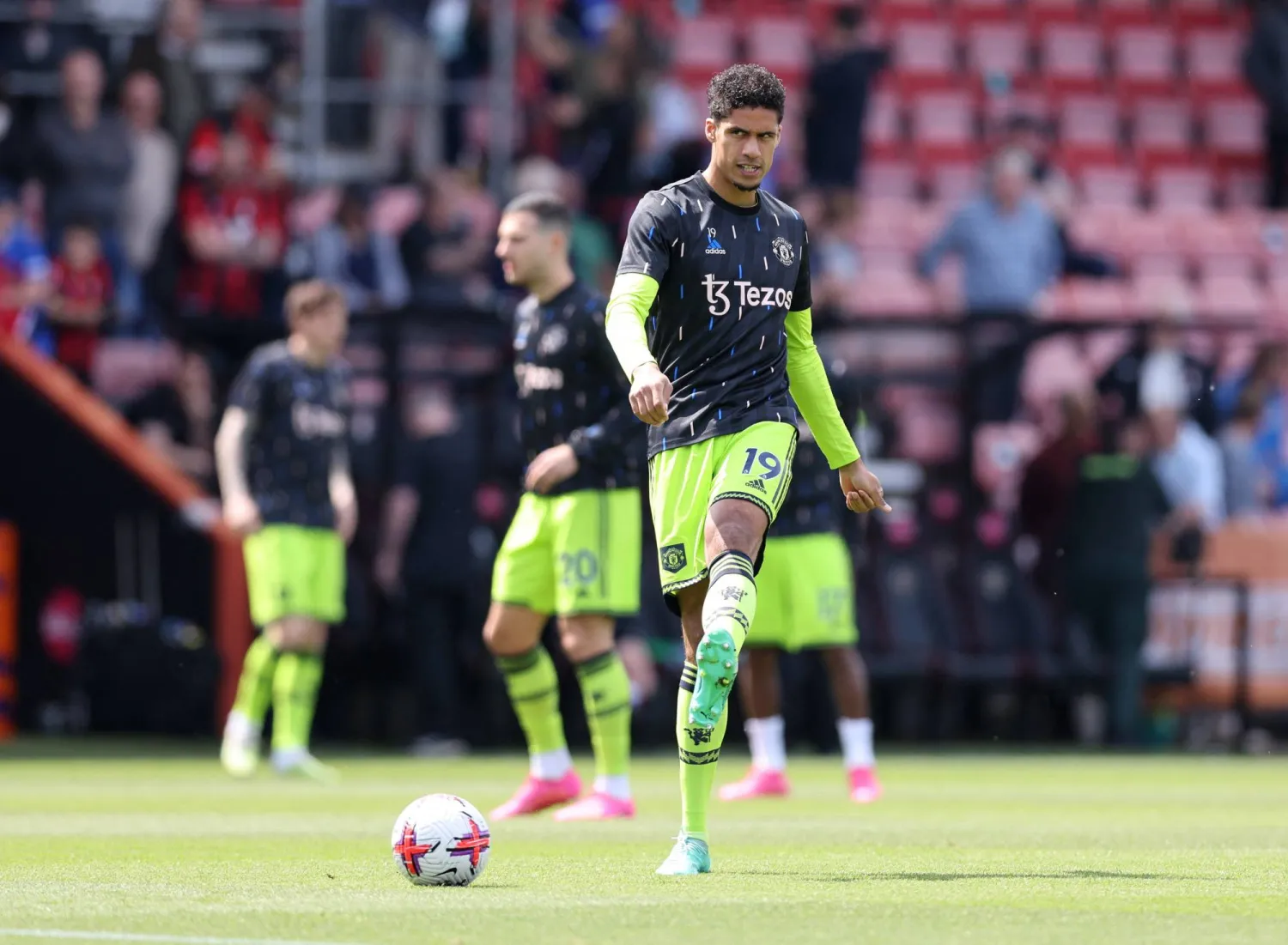 فاران خلال تدريبات مانشستر يونايتد (رويترز)