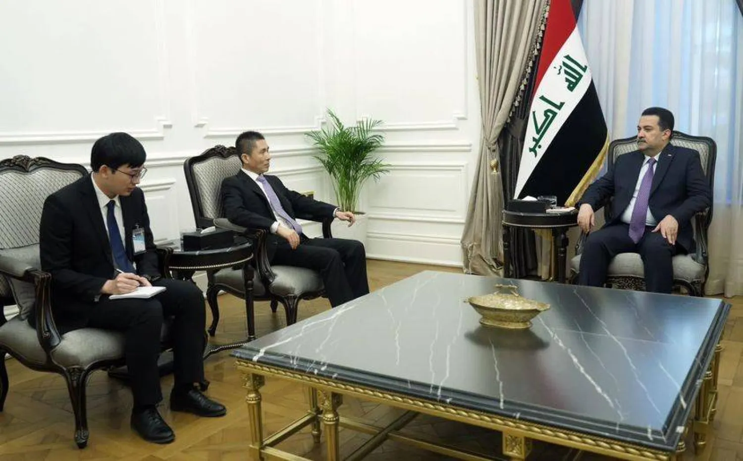 صورة من صفحة السوداني في «فيسبوك» لاجتماع مع السفير الصيني الخميس