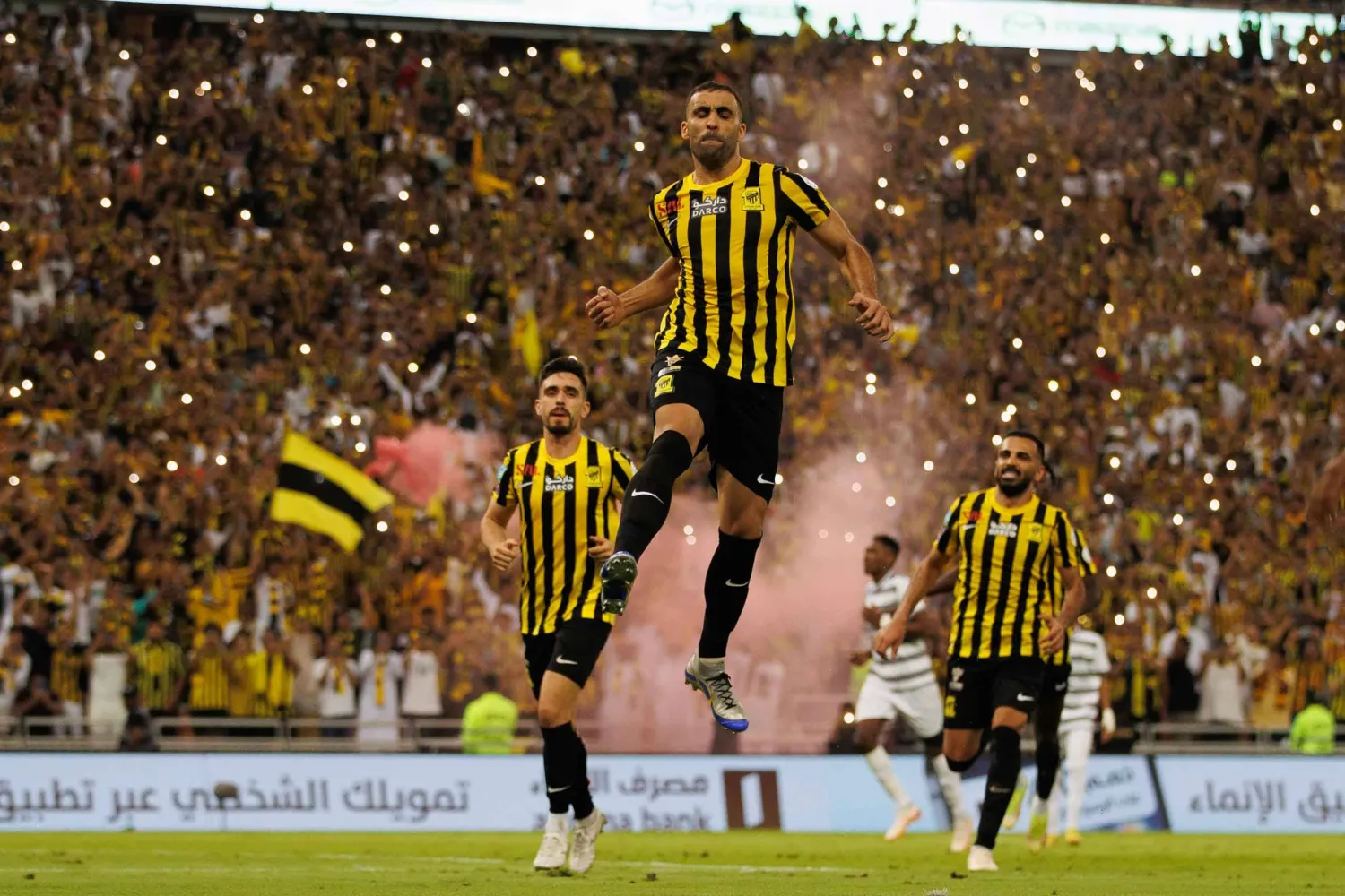 أفراح الاتحاد كانت حاضرة في «الجوهرة» وملاعب المملكة (عبد الله الفالح)