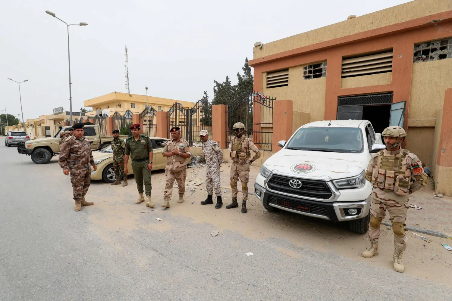 قوات تابعة لحكومة الوحدة تعزز الأمن في أحياء الزاوية (أ.ف.ب)