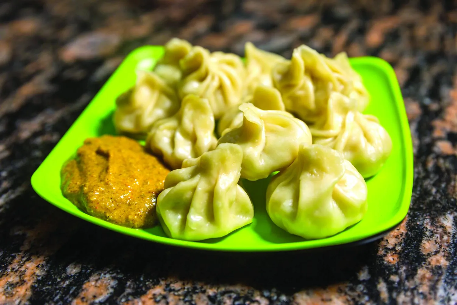 الطبق الأشهر في التبت ويشبه الـ«دامبلينغ» الآسيوي (شاترستوك) 