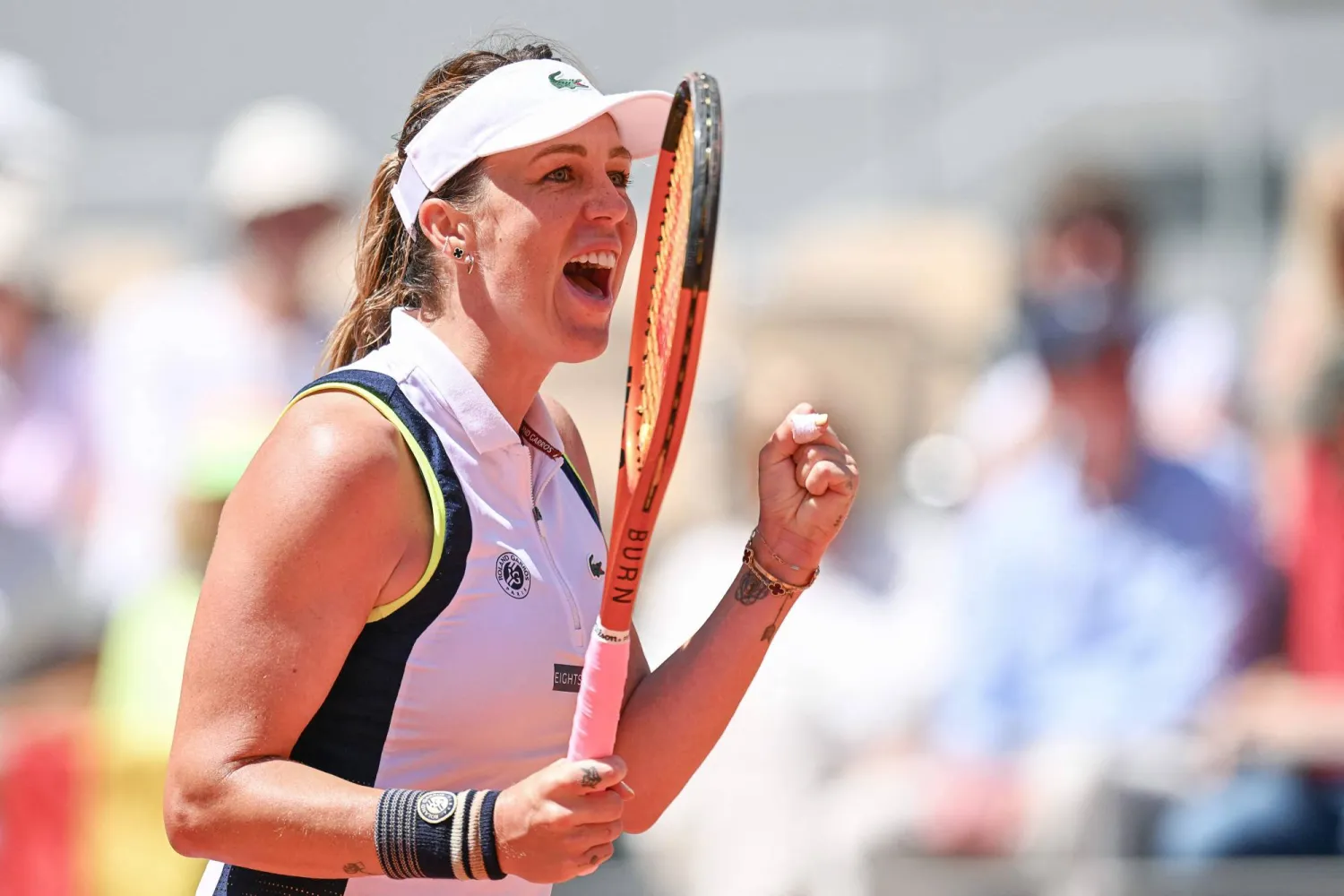 اللاعبة الروسية واجهت اختباراً صعباً أمام إليسه ميرتنز (أ.ف.ب)