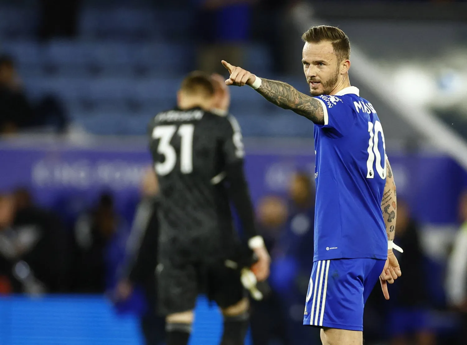 جيمس ماديسون نجم ليستر محط إهتمام نيوكاسل وتوتنهام (رويترز)