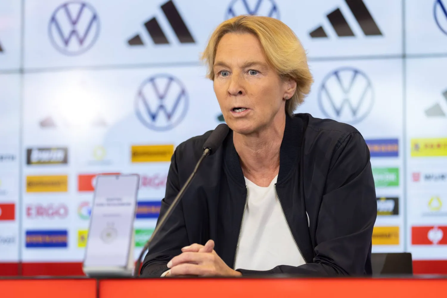 فوس تيكلينبورغ قررت استدعاء 3 لاعبات للمعسكر (د.ب.أ)