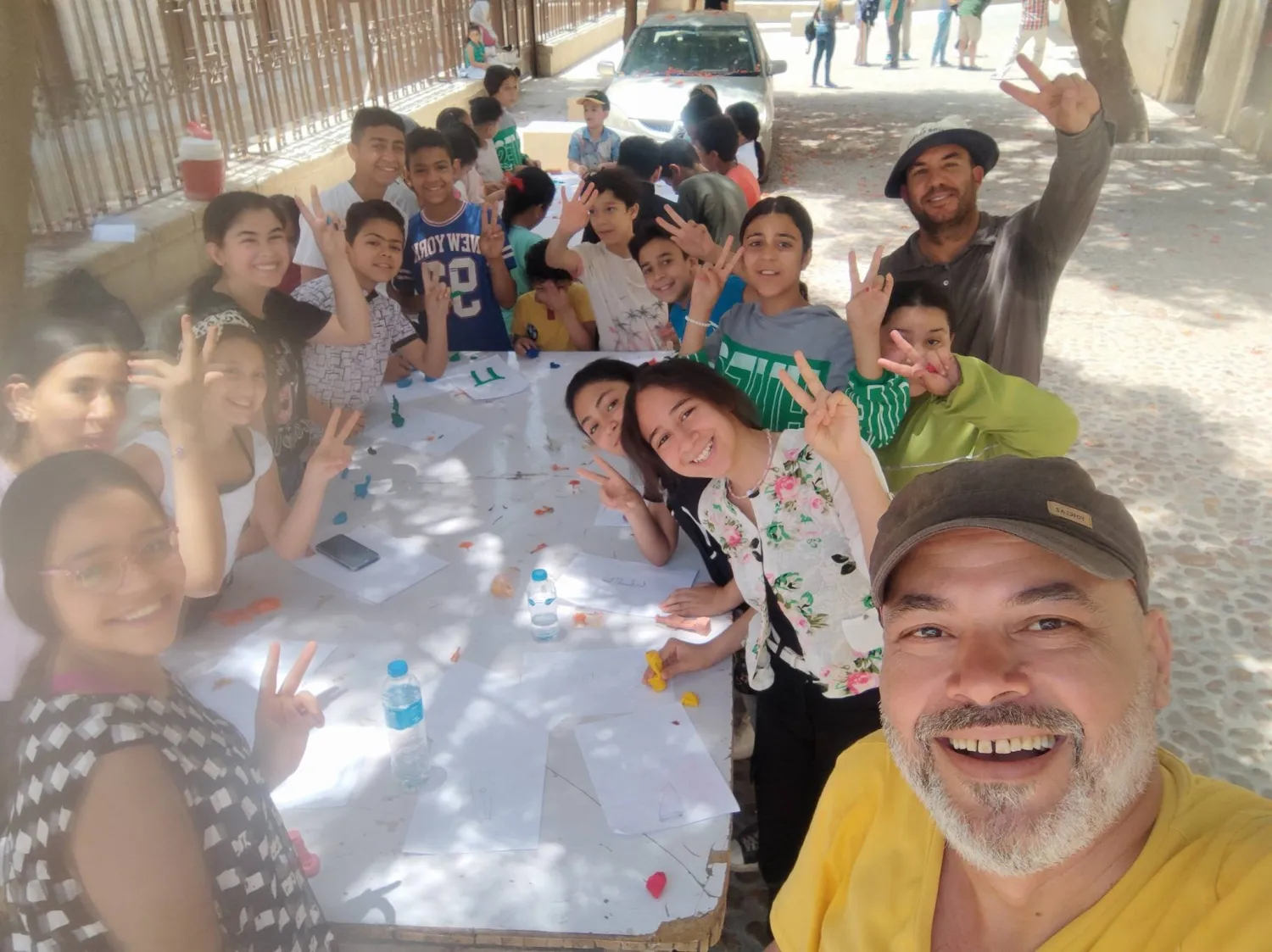 الاحتفالية تضمنت ورشة فنية مع الأطفال لعمل مجسمات ومنحوتات من الفوم والصلصال (الشرق الأوسط)