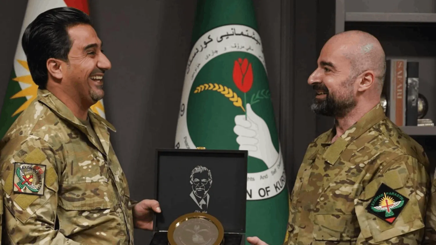 صورة وزعها مكتب بافل طالباني (يسار) أثناء استقباله وهاب حلبجي