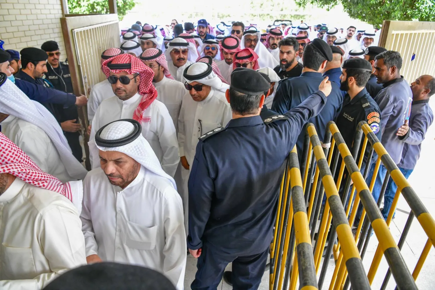 الكويتيون ينتخبون... وكثافة الحضور تنتظر المساء