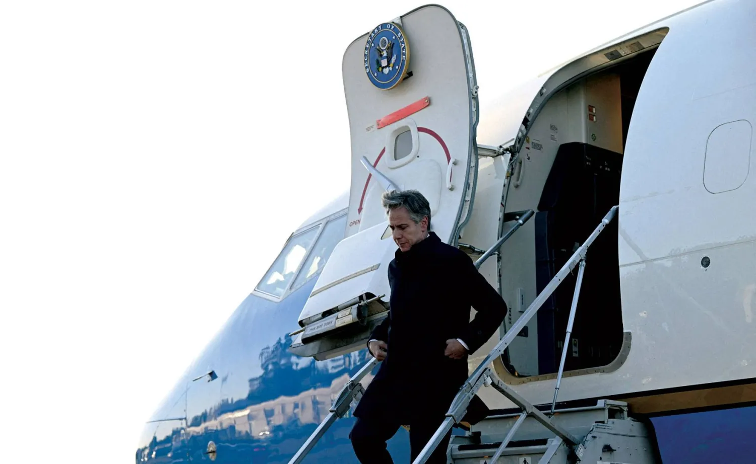 بلينكن في السعودية لتعزيز الشراكة معها (رويترز)