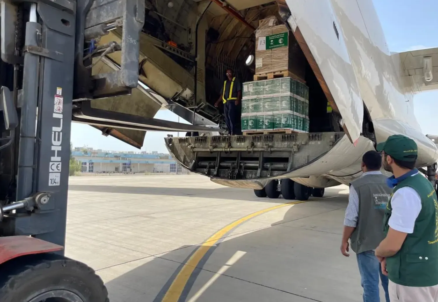The 13th Saudi relief plane arrived at Port Sudan International Airport - SPA