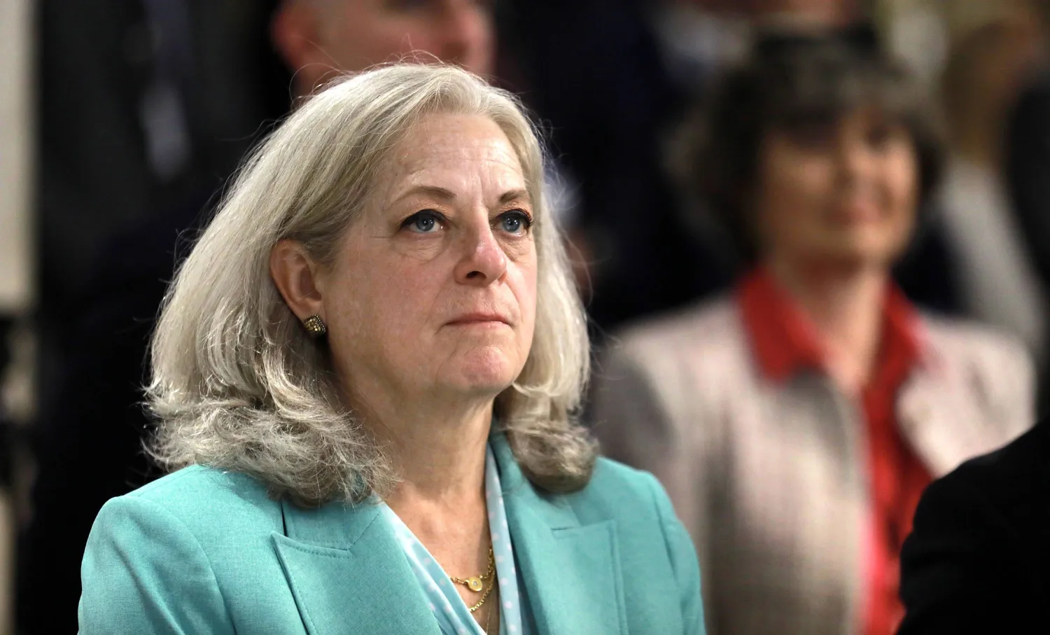 سفيرة الولايات المتحدة في العراق ألينا إل رومانوفسكي لدى حضورها أخيراً مراسم تسليم قيادة «الناتو» في العراق (إ.ب.أ)