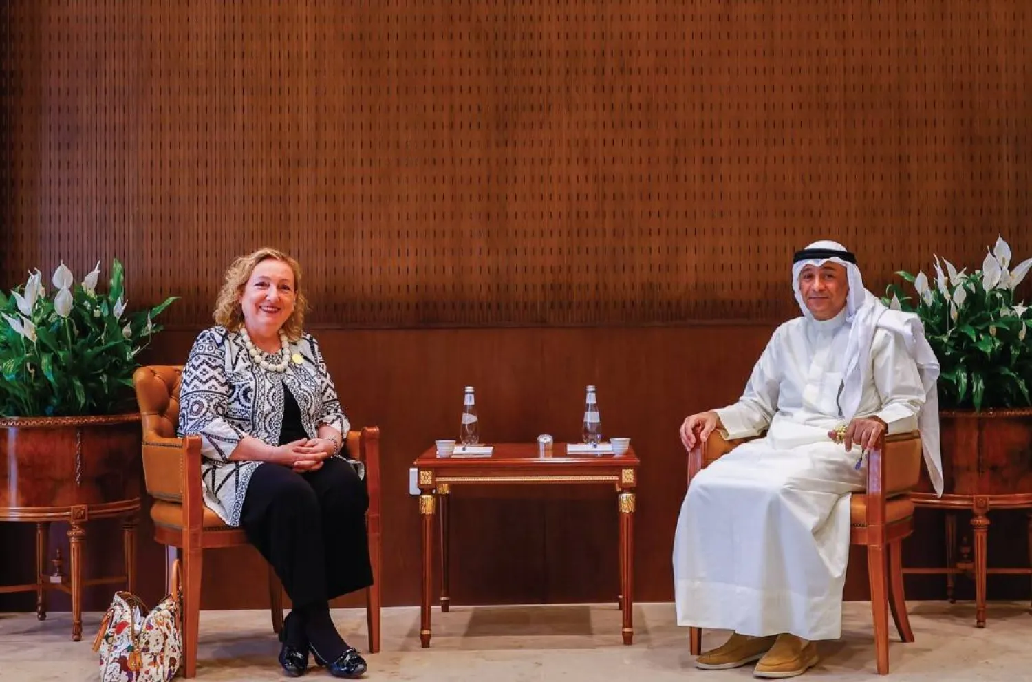 جاسم البديوي لدى لقائه إيمانويلا كلوديا ديل في الرياض (مجلس التعاون الخليجي)