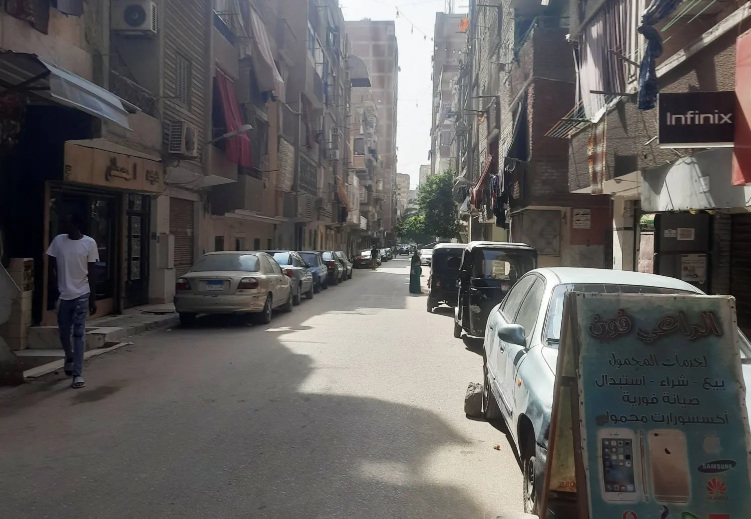 هدوء يسود الشارع الذي تسكنه أسرة المجند في عين شمس (الشرق الأوسط)