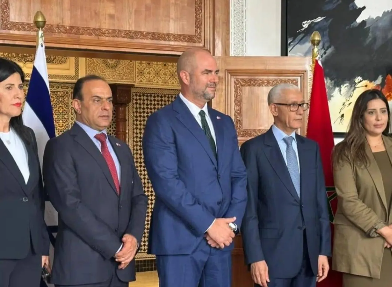 أوحانا في المؤتمر الصحافي مع نظيره المغربي رشيد الطالبي العلمي (الشرق الأوسط)