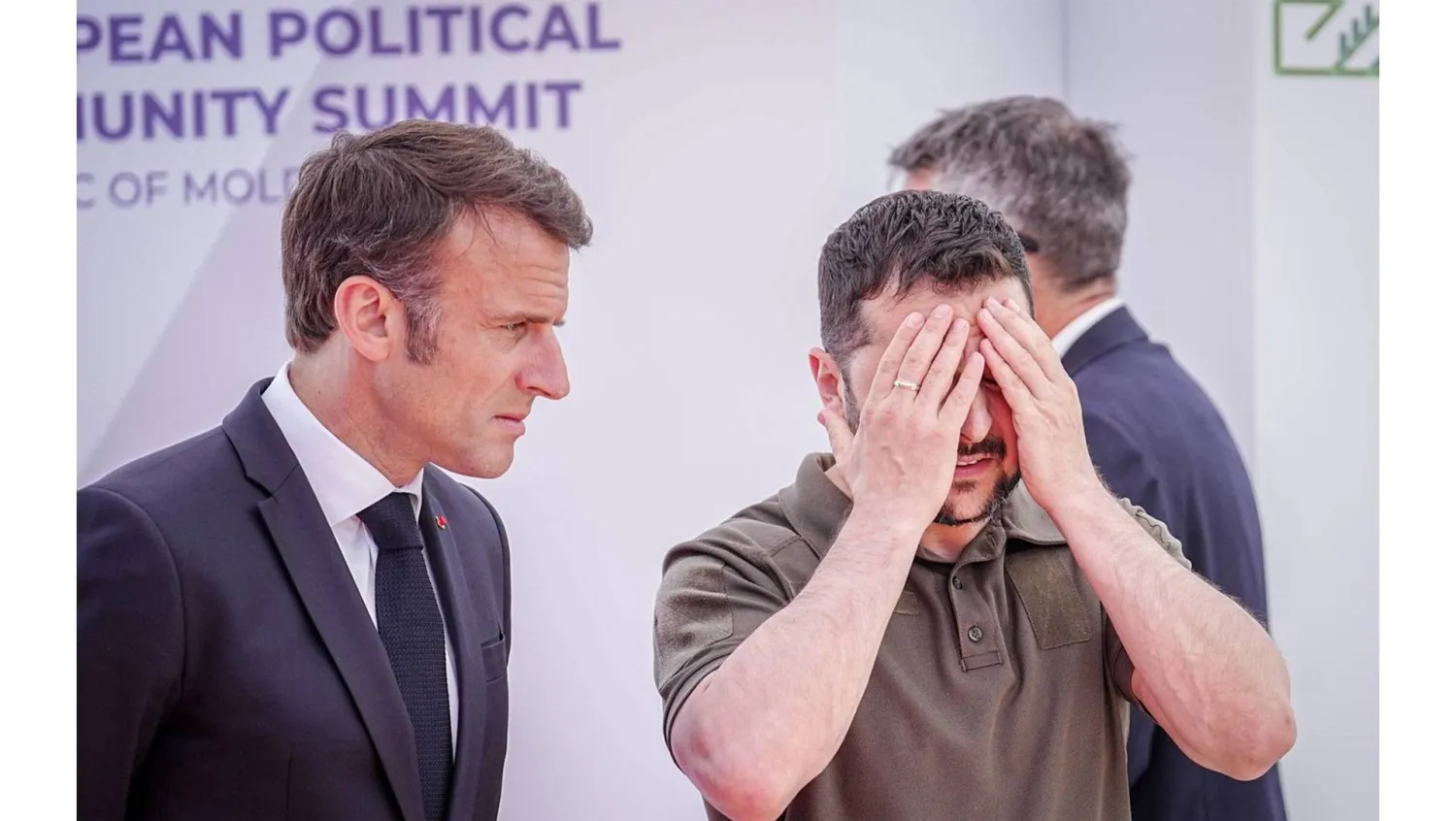  الرئيس الفرنسي أجرى محادثة تليفونية مع زيلينسكي عارضاً مساعدات الإغاثة (إ.ب.أ) 