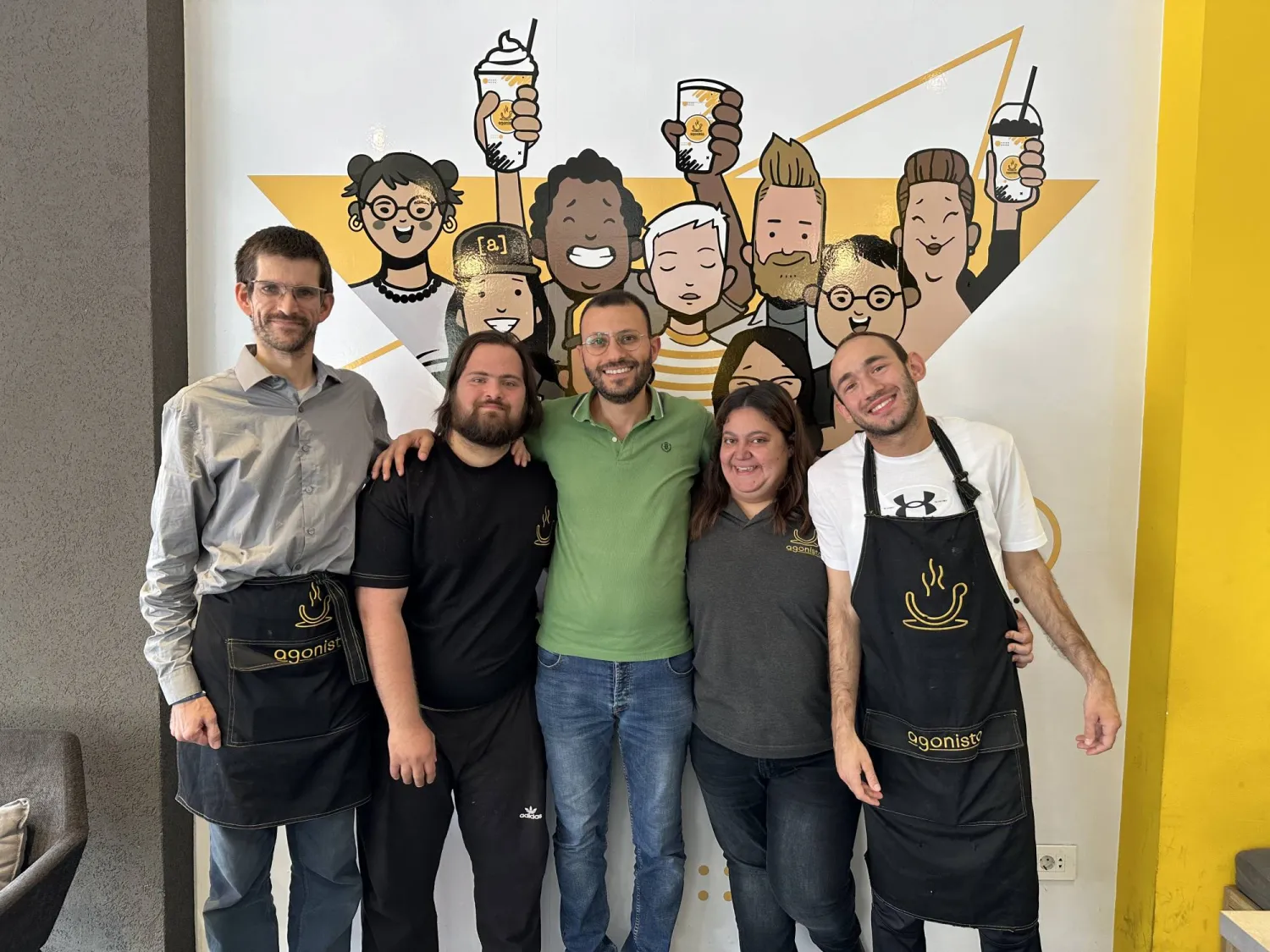 لمس وسيم الحاج حاجة ذوي الاحتياجات الخاصة إلى دخول سوق العمل فأسس مقهى «أغونيستا» (الشرق الأوسط)