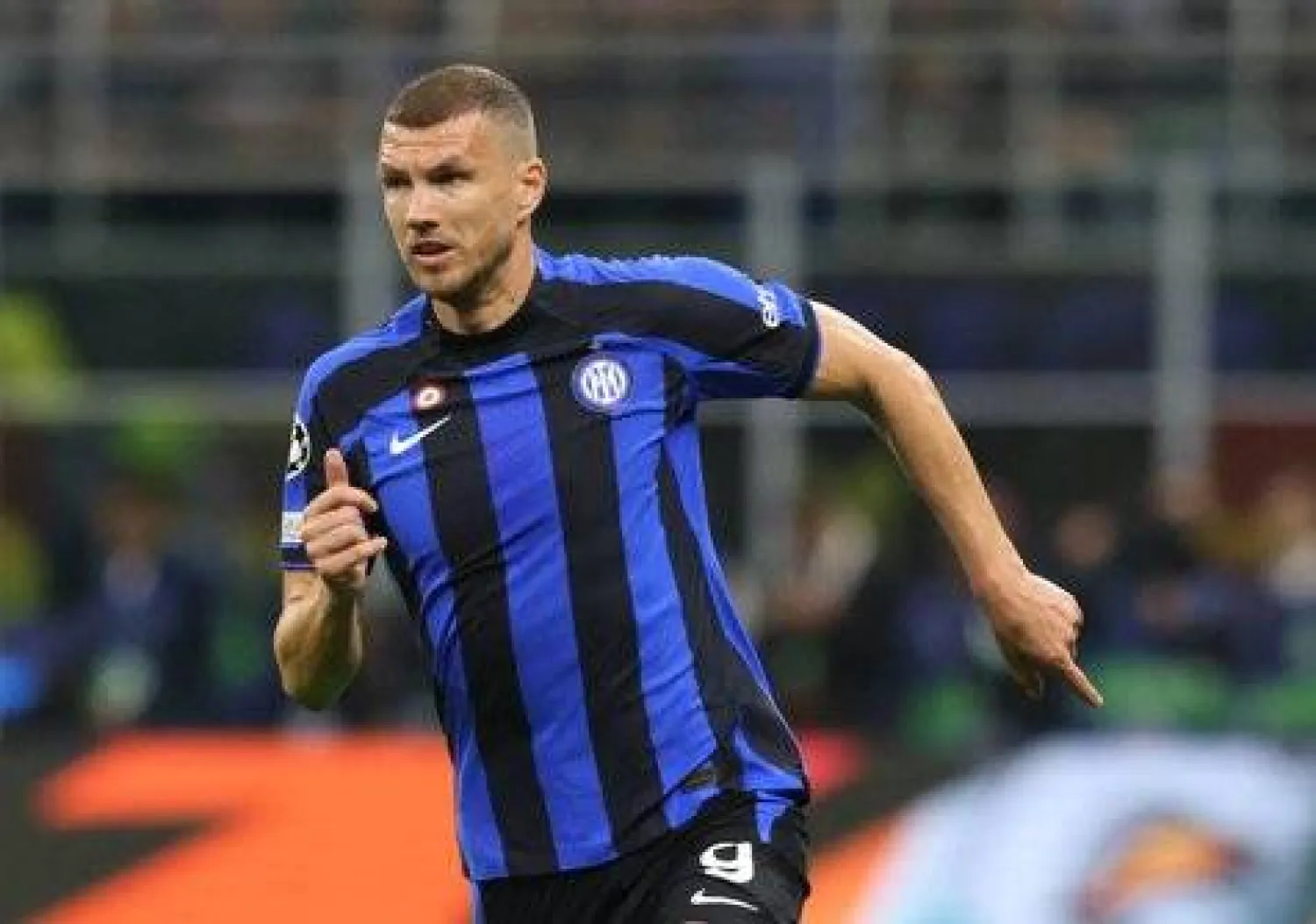 المهاجم البوسني إدين ديزيكو(رويترز)