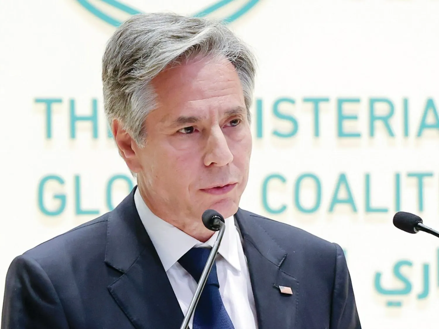 وزير الخارجية الأميركي أنتوني بلينكن يتحدث إلى الصحافيين في الرياض يوم الخميس (أ.ب)