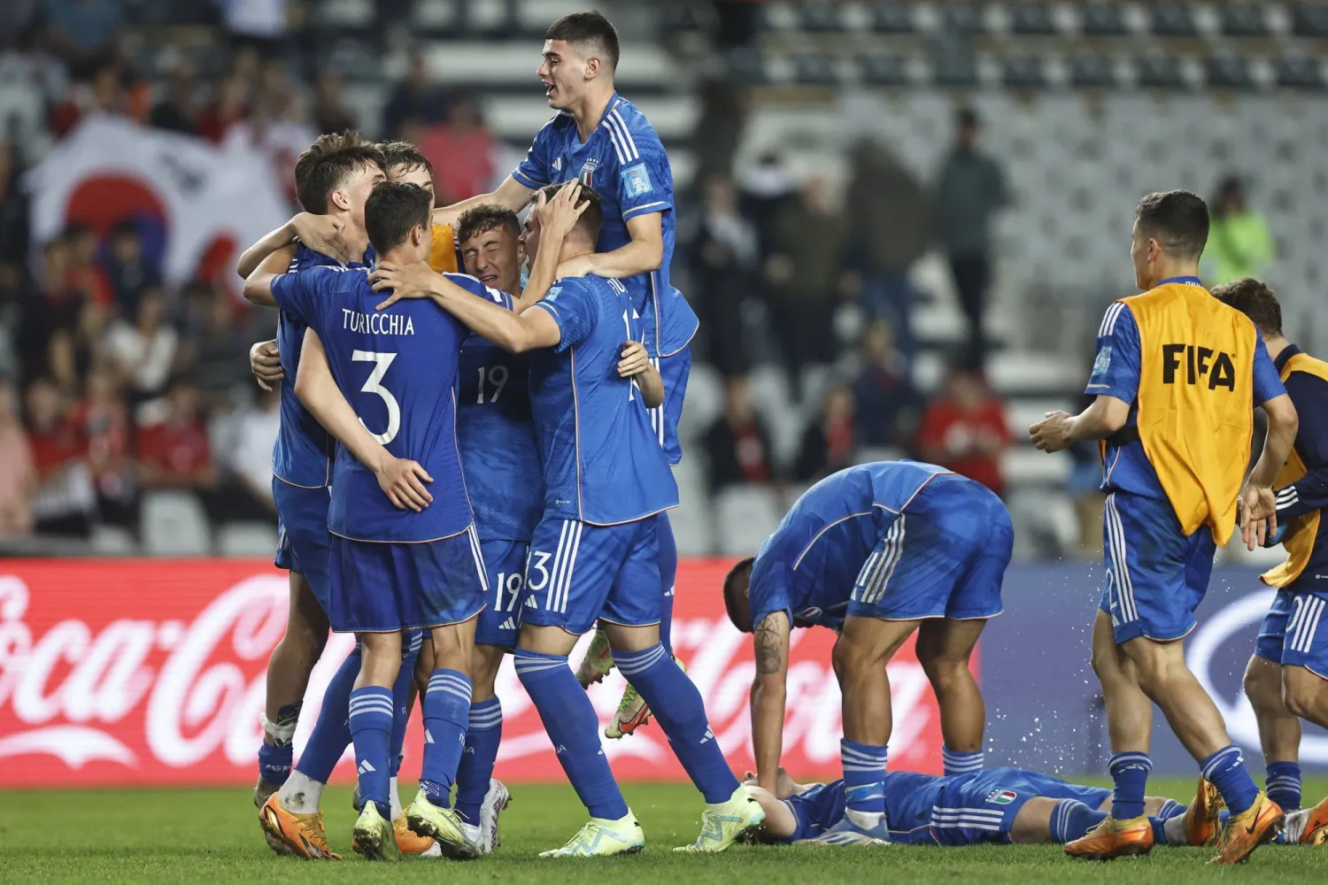 في حال فوز إيطاليا باللقب ستتعادل الكفة أيضا بين أوروبا وأميركا الجنوبية في عدد الألقاب (إ.ب.أ)