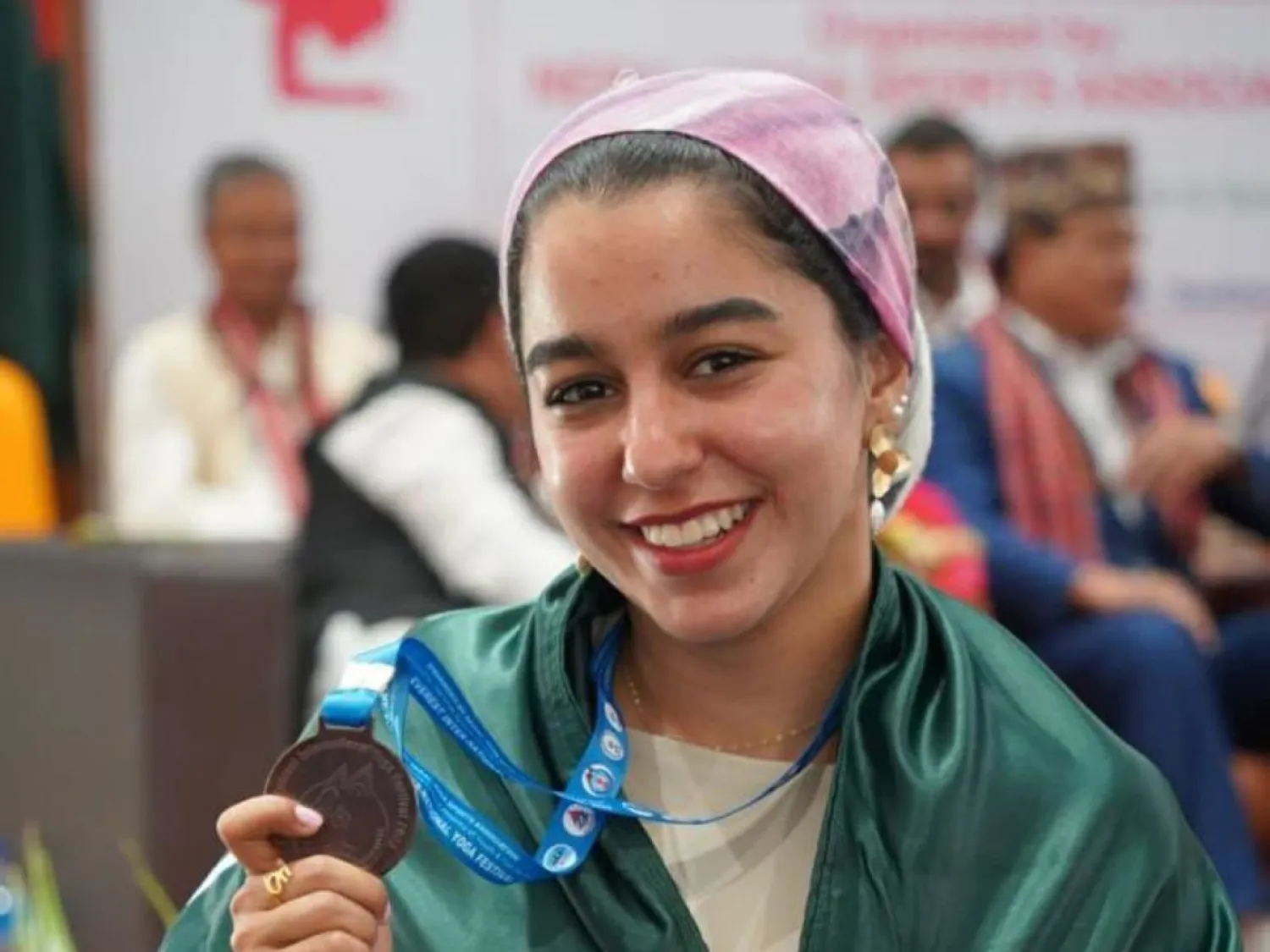 جود عابد فازت بميدالية برونزية في بطولة إيفرست الدولية لليوغا (اللجنة السعودية لليوغا)